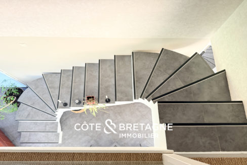 maison-architecte-vue-mer-tredrez-locquemeau-escalier-3