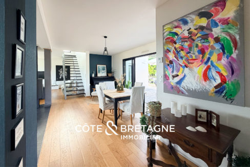 maison-langueux-contemporaine-entree-terrasse