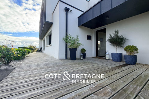 maison-langueux-contemporaine-facade-terrasse