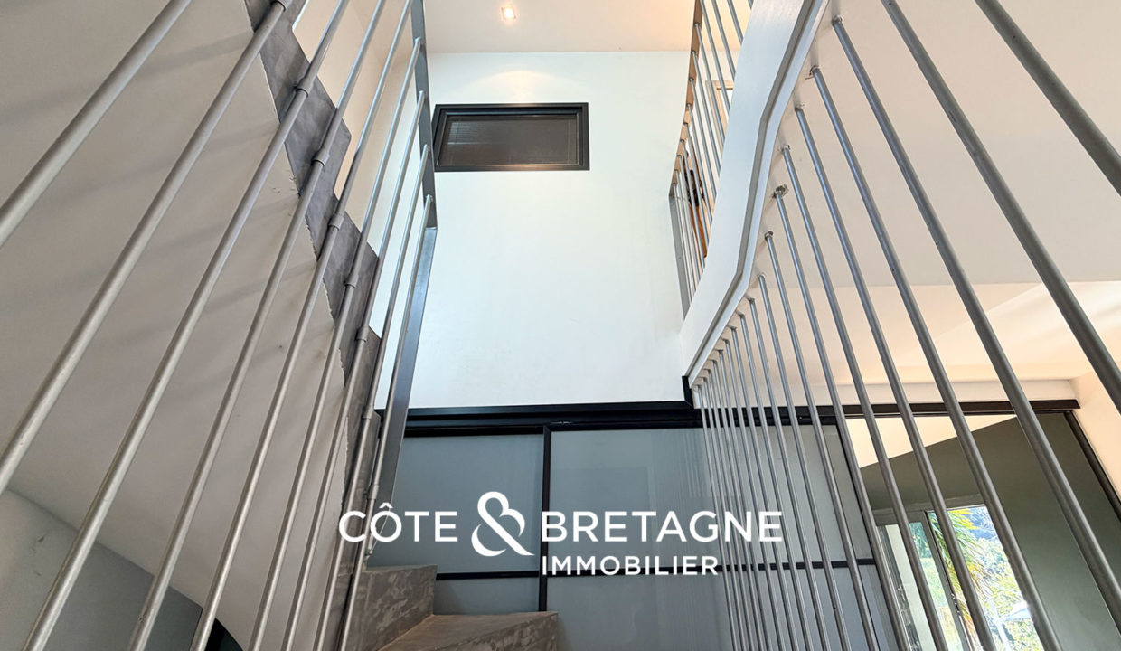 maison-propriete-a-vendre-saint-brieuc-bretagne-cotes-d'armor-escalier