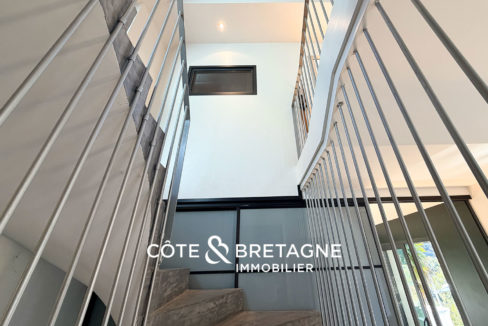 maison-propriete-a-vendre-saint-brieuc-bretagne-cotes-d'armor-escalier