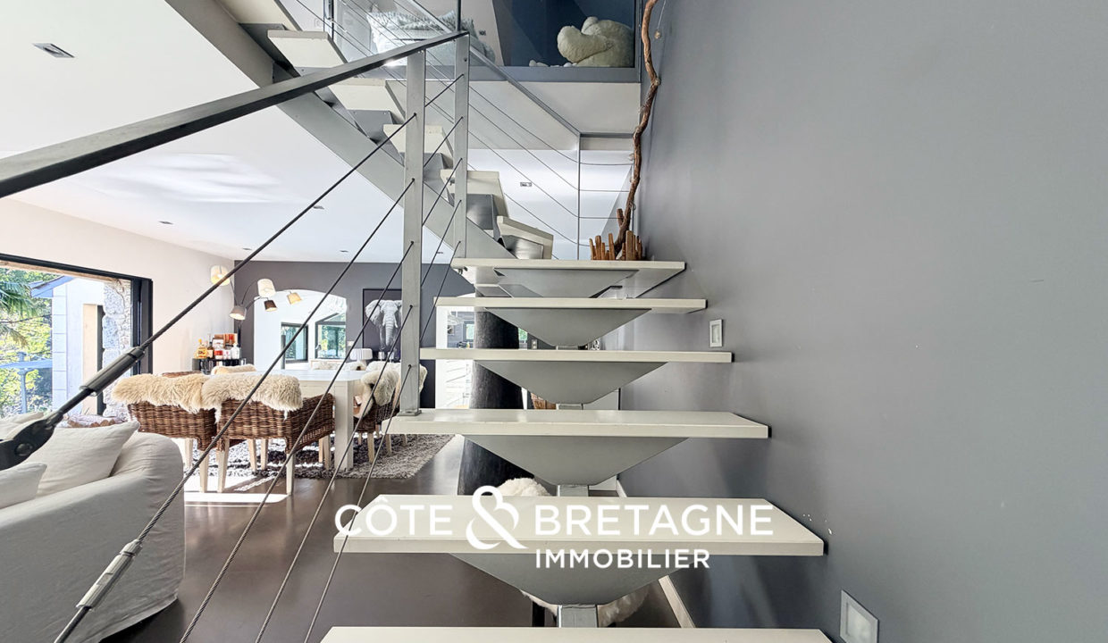 maison-propriete-a-vendre-saint-brieuc-bretagne-cotes-d'armor-escalier-metal-1