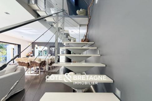 maison-propriete-a-vendre-saint-brieuc-bretagne-cotes-d'armor-escalier-metal-1