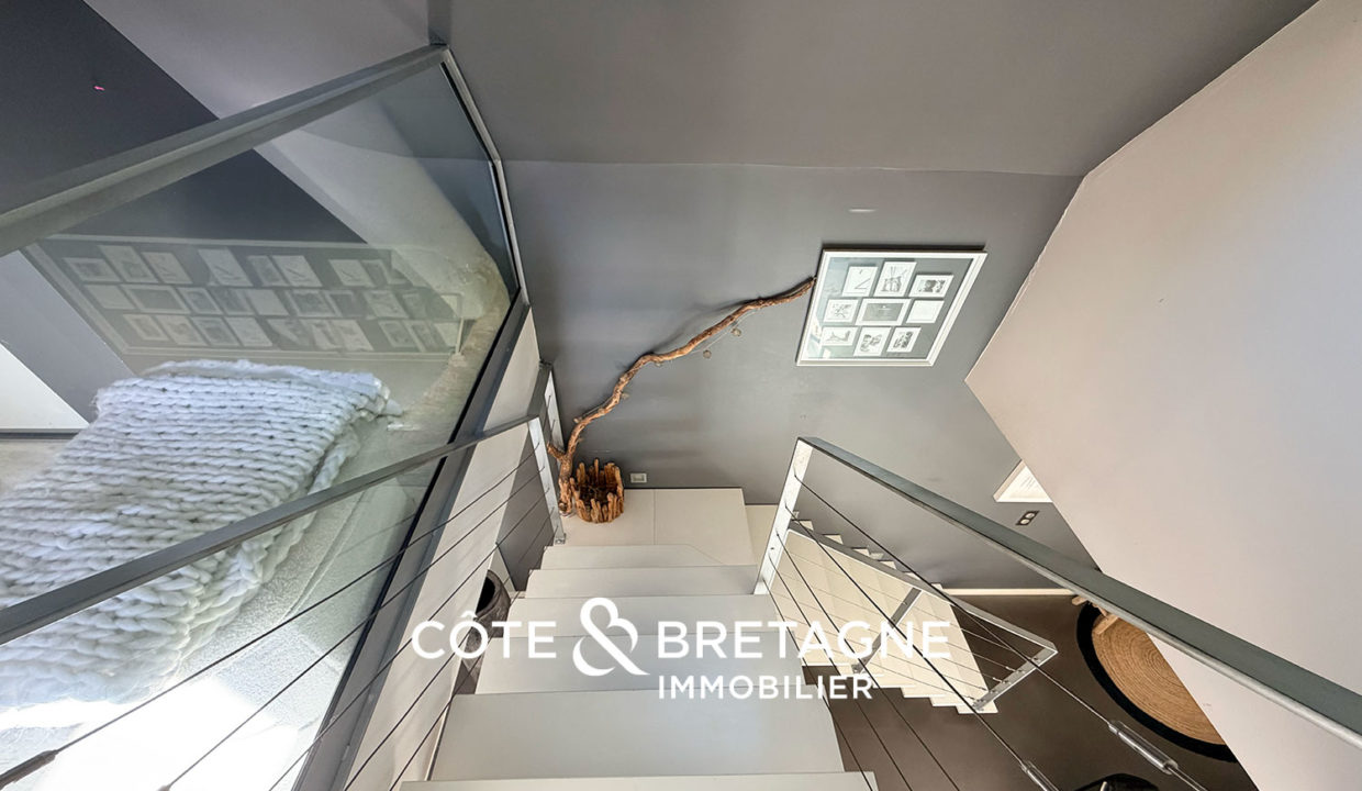 maison-propriete-a-vendre-saint-brieuc-bretagne-cotes-d'armor-escalier-metal
