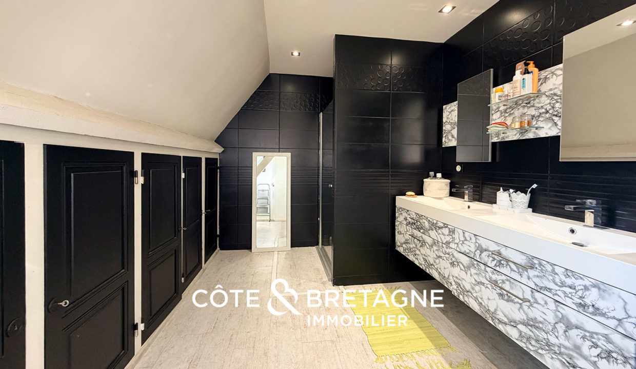 maison-propriete-a-vendre-saint-brieuc-bretagne-cotes-d'armor-salle-d-eau